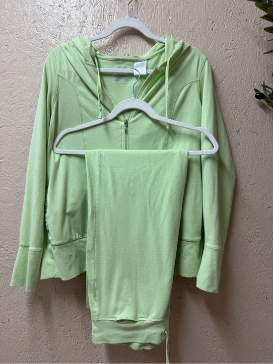 Danskin Tops - Danskin Green Seedling Active Zip Hoodie Set